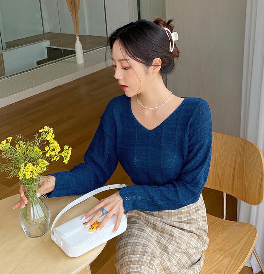 Vネックシアーヘムクロップドニット・全4色・b62644 レディース 【tops】韓国ファッション トップス ニット ラフ Vネック デコルテ パンチング 透け感 カラーニット 大人 シンプル 細身 体型カバー フェミニン 上品 ルーズ ゆったり 秋 春