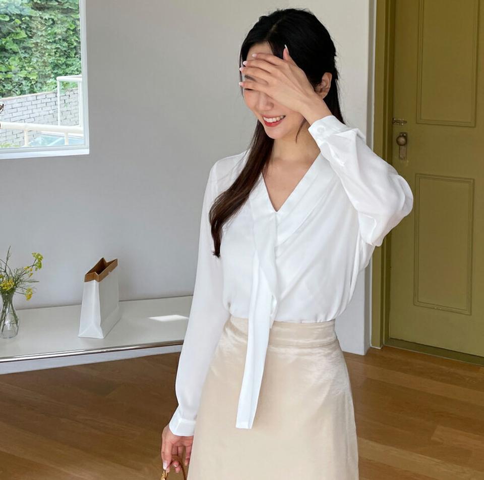 Vネックリボンブラウス・全4色・b62640 レディース 【bl】韓国 ファッション トップス ブラウス 長袖 ルーズ ゆったり Vネック リボン シフォン 上品 フェミニン カジュアル オフィスカジュアル 秋 春