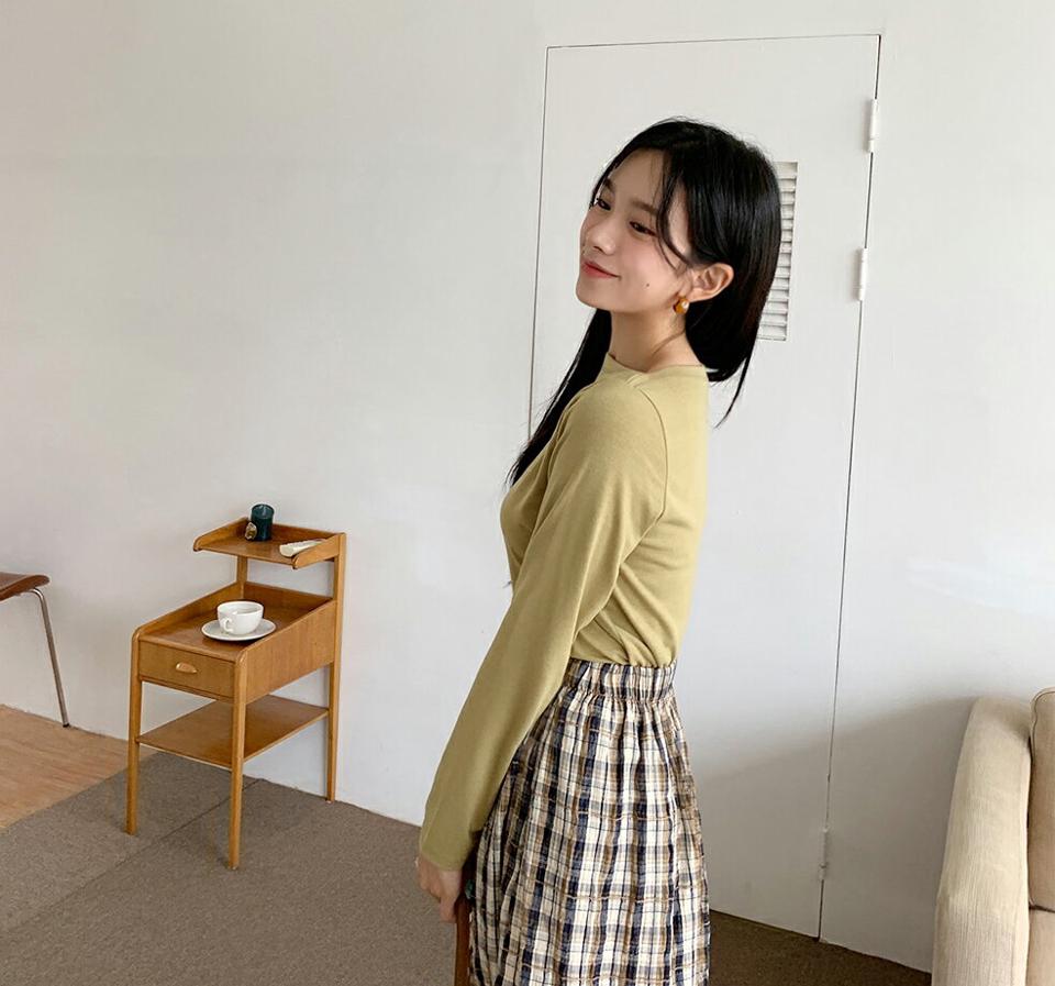 ボートネック長袖Tシャツ・全4色・b64878 レディース 【tops】韓国 ファッション トップス Tシャツ 長袖 ボートネック フィット スリム ラウンドネック 無地 デイリー フェミニン シンプル ガーリー 春 秋 NIJU