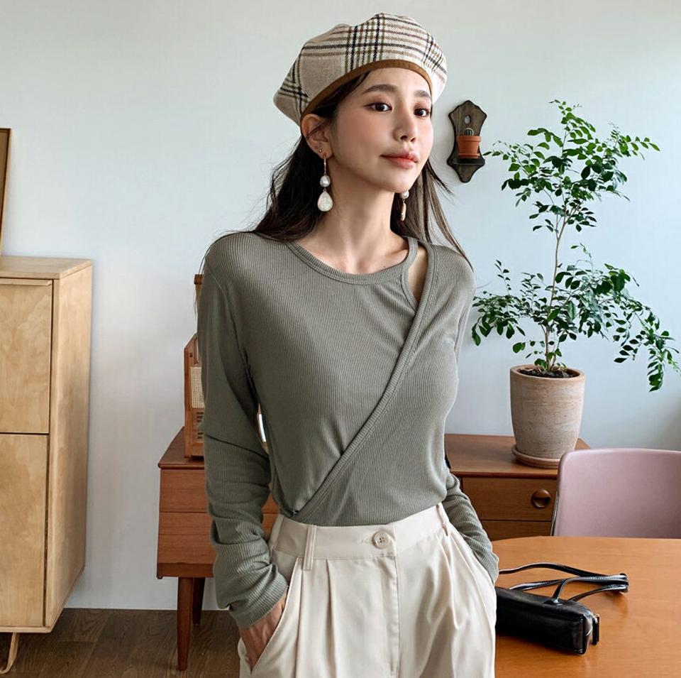 2WAYスリットリブTシャツ・全3色・t65825 レディース 【tops】韓国ファッション トップス Tシャツ 長袖 ラウンドネック シンプル スリット スリム 2WAY ボタン体型カーバー デイリー 無地 フェミニン 上品 秋 春