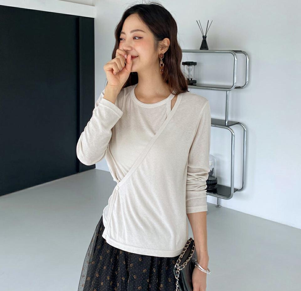 2WAYスリットリブTシャツ・全3色・t65825 レディース 【tops】韓国ファッション トップス Tシャツ 長袖 ラウンドネック シンプル スリット スリム 2WAY ボタン体型カーバー デイリー 無地 フェミニン 上品 秋 春