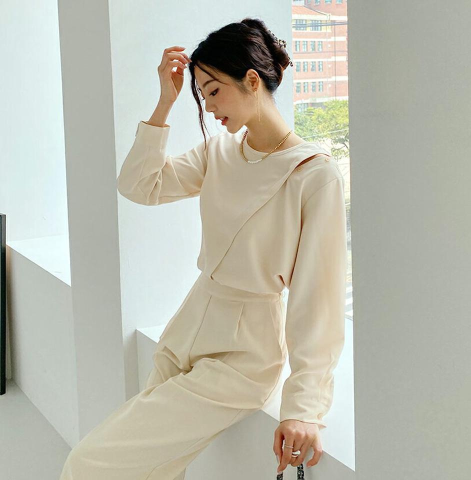 2WAYボタンブラウス・全2色・t65854 レディース 【bl】韓国ファッション トップス ブラウス 長袖 大人 ユニーク カフス 2WAY スリット ボタン デイリー 上品 シンプル フェミニン カジュアル 体型カバー 秋 春