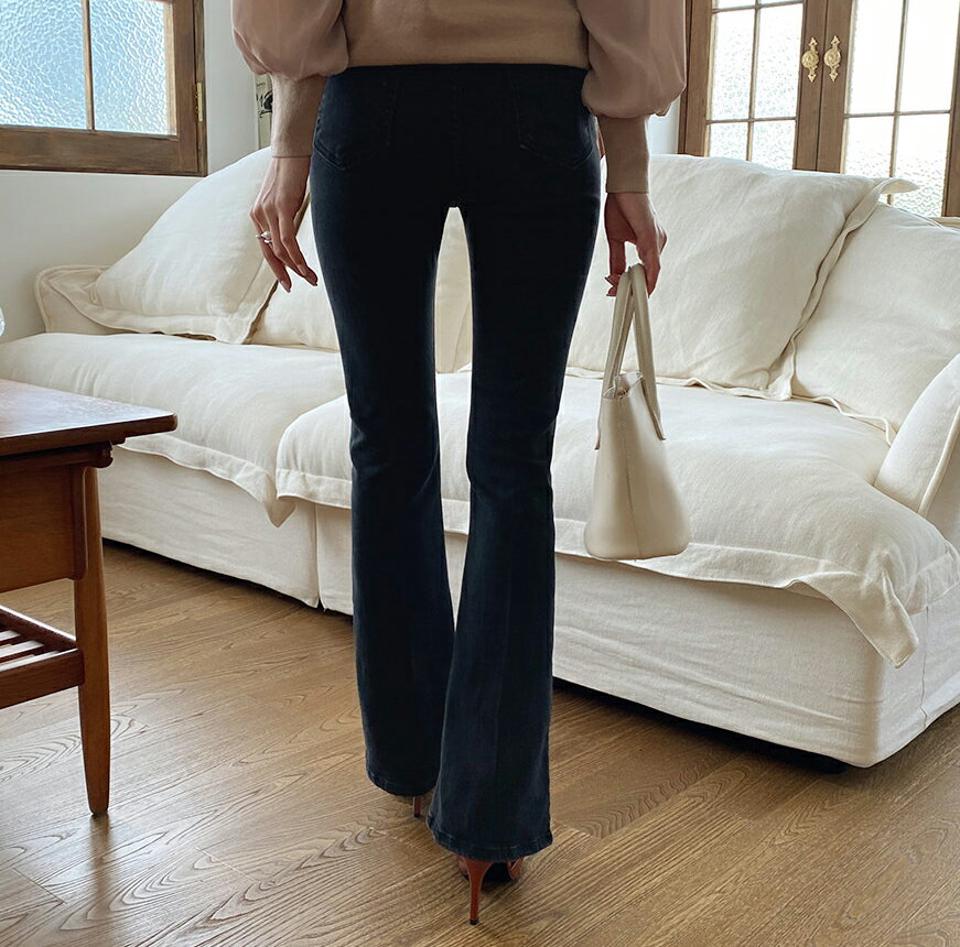 フレアブラックデニムパンツ・全1色・t65840 レディース 【pt】韓国ファッション ボトムス ロング ロングパンツ デニム フレア ボタン モダン ブラック コインポケット スリム 体型もカバー デイリー 美脚 足長 着痩せ シンプル 秋 春