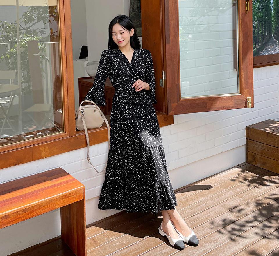 ドットロングワンピース・全1色・b00650 レディース 【ops】韓国 ファッション ワンピース ロング ロングワンピース ドット柄 ガーリー マキシ フレア フレアスリーブ ゴム Vネック 7分丈 長袖 ルーズ 楽ちん スリム 体型カバー 春 秋 NIJU