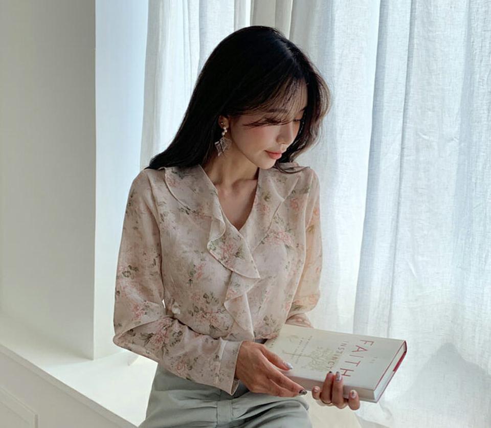 フローラルフリルシースルーブラウス・全2色・b64678 レディース 【bl】韓国ファッション トップス ブラウス 長袖 大人 フローラル 花柄 Vネック ガーリー シフォン フリル シースルー 上品 フェミニン カジュアル 秋 春