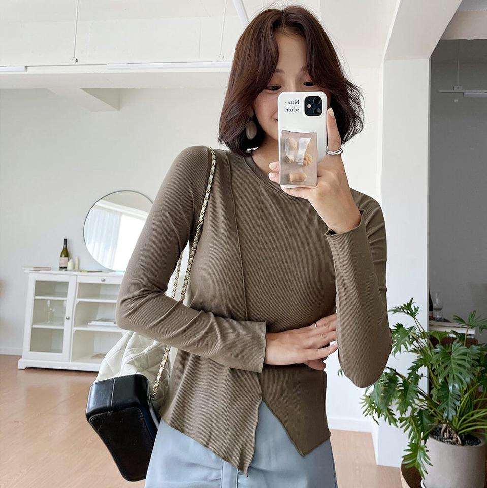 ダイアゴナルスリット長袖Tシャツ・全3色・b64675 レディース 【tops】韓国ファッション トップス Tシャツ 長袖 シンプル ラウンドネック スリム フィット タイト ユニーク ベーシック クロップド丈 デイリー 細身 フェミニン 秋 春