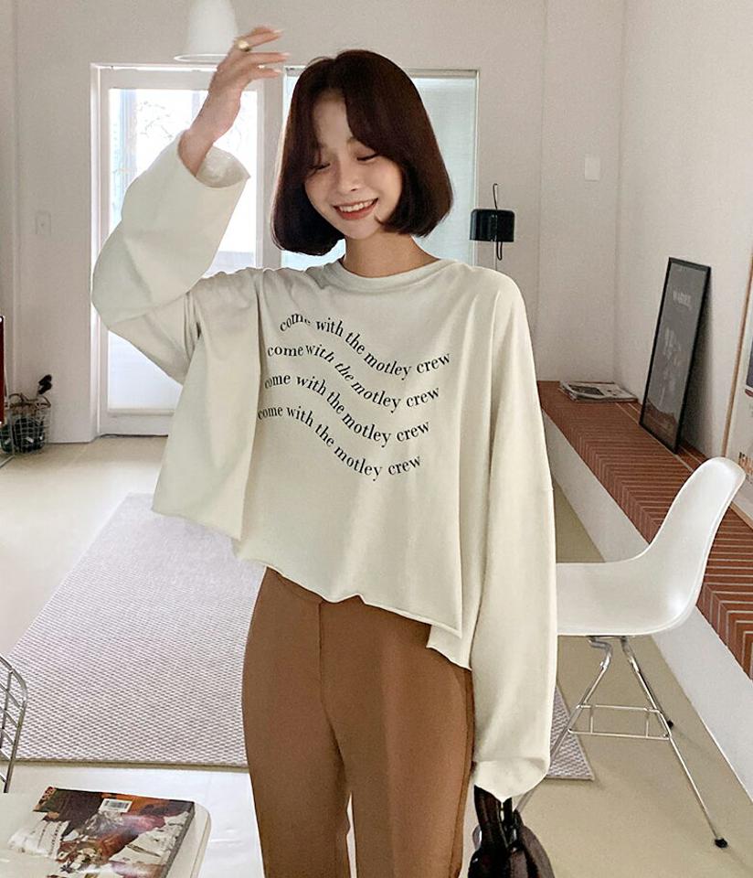 レタリングクロップドTシャツ・全3色・b58021 レディース 【tops】韓国ファッション トップス Tシャツ 大人 長袖 ラウンドネック クロップド丈 レタリング カジュアル シンプル 体型カバー デイリー 細身 フェミニン 上品 秋 春