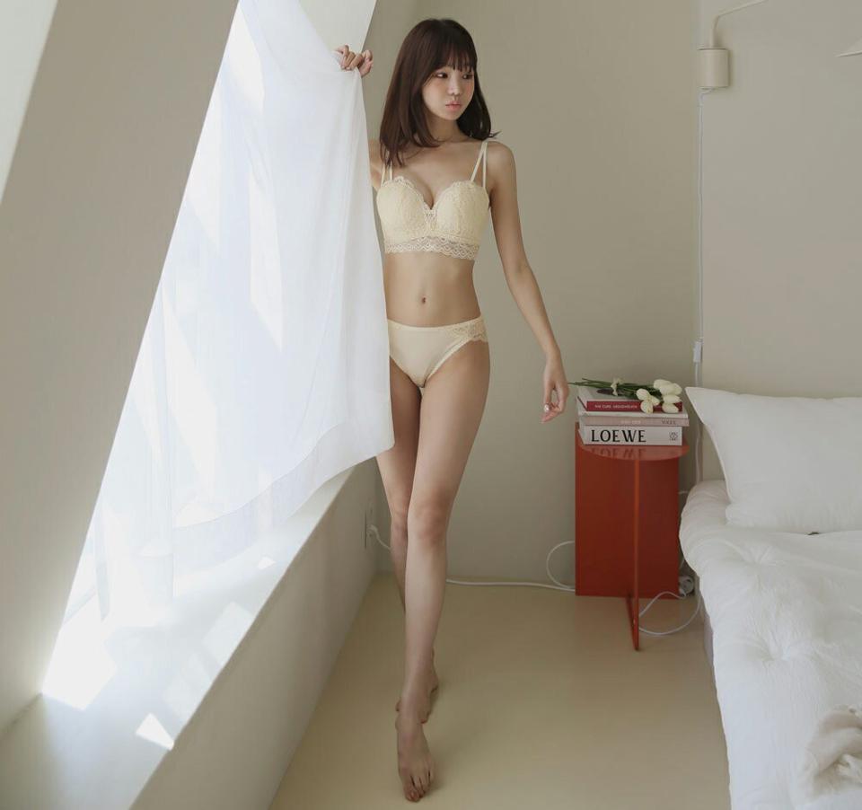 エレガンスレースブラ＆ショーツSET・全4色・d44801 レディース 【uw】韓国ファッション アンダーウェア ランジェリー 下着 セット ブラジャー ブラ ショーツ パンツ ストラップ レース スリム パッド一 大人 ソフトワイヤー 秋 春235