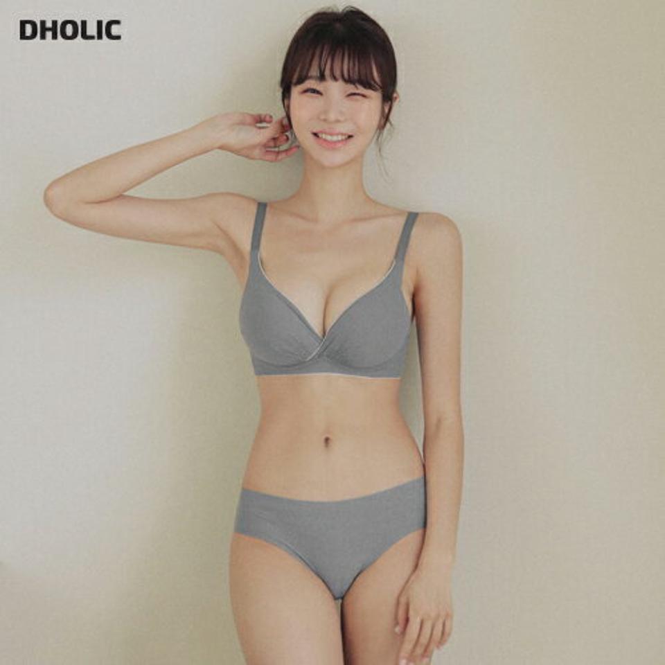 ツイストディテールブラ＆ショーツSET・全2色・d44802 レディース 【uw】韓国 ファッション アンダーウェア ランジェリー 下着 セット ブラジャー ブラ ショーツ パンツ ベーシック パッド一 大人 ノンワイヤー スリム 秋 春