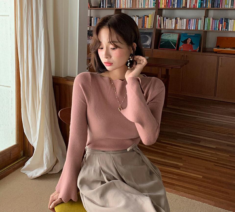 ウェーブネックフレアスリーブニット・全4色・b62725 レディース 【tops】韓国ファッション トップス ニット 年上 スカラップ ボートネック 長袖 フレア スリム カラーニット フィット デコルテ 大人 シンプル 体型カーバー フェミニン 上品 秋 春