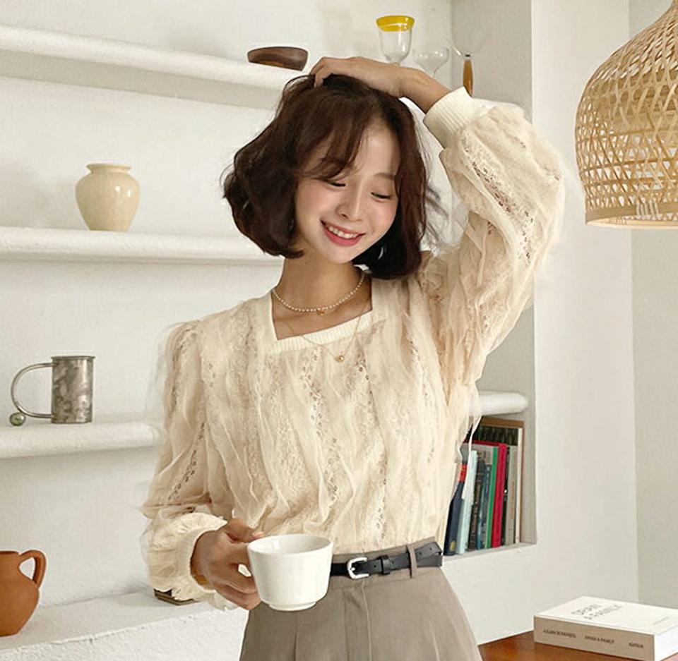 【10%OFF】レーススクエアネックブラウス・全3色・t62686 レディース 【bl】韓国ファッション トップス ブラウス 長袖 大人 スクエアネック シースルー レース ウェーブフリル ボタン ナチュラル 上品 シンプル フェミニン カジュアル 体型カバー 秋 春【blセール】