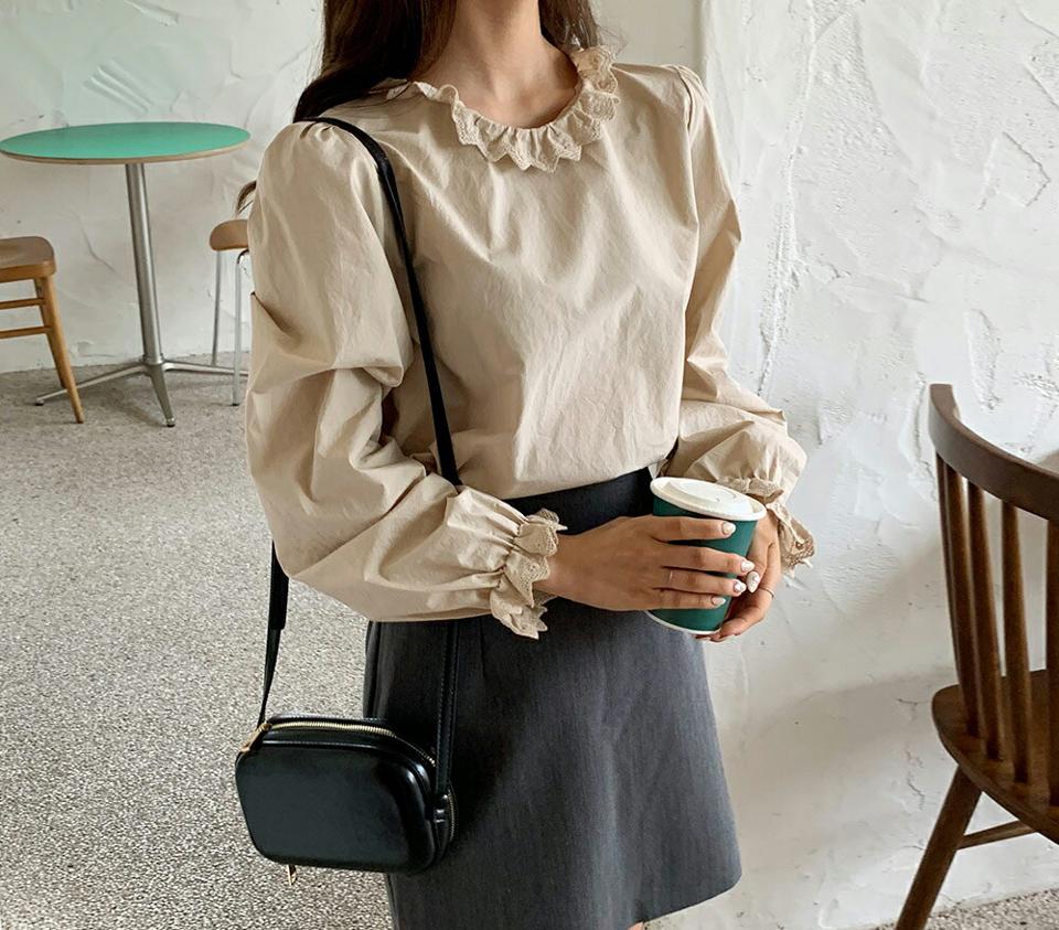 レースディテールブラウス・全2色・b00717 レディース 【bl】韓国ファッション トップス ブラウス 長袖 シンプル ラブリー アイレットレース レース 楽ちん ゴム ラウンドカット ギャザー フェミニン 上品 体型カバー 細身 春 秋 NIJU