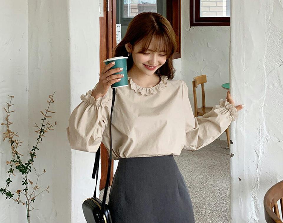 レースディテールブラウス・全2色・b00717 レディース 【bl】韓国ファッション トップス ブラウス 長袖 シンプル ラブリー アイレットレース レース 楽ちん ゴム ラウンドカット ギャザー フェミニン 上品 体型カバー 細身 春 秋 NIJU