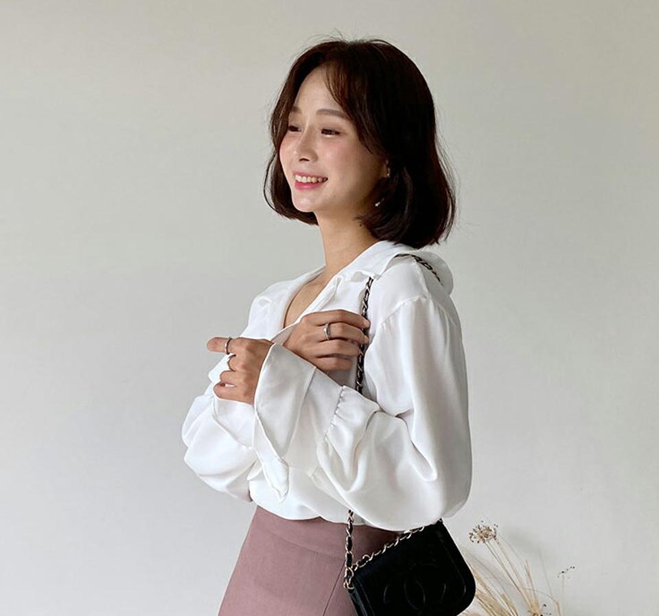 Vネックフリルスリーブブラウス・全4色・t64752 レディース 【bl】韓国ファッション トップス ブラウス 長袖 大人 上品 フリル ラブリー アンバランス フリル スリット Vネック デコルテ フェミニン ユニーク カジュアル デコラティブ 秋 春