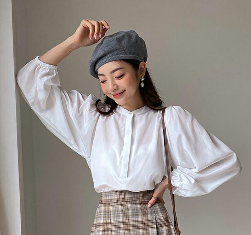 "2WAYフライフロントシルキーブラウス・全3色・b64754 レディース 【bl】韓国ファッション トップス ブラウス 長袖 大人 上品 シルキー ギャザー ハーフボタンユニーク カジュアル フェミニン 秋 春"