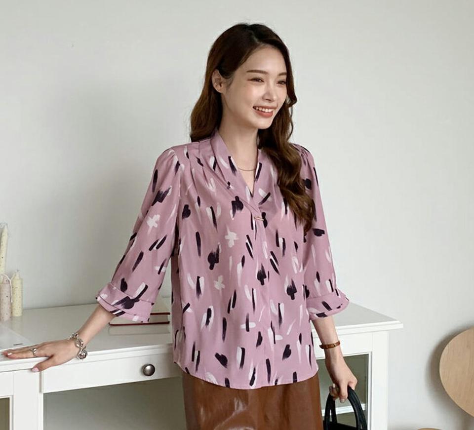 ゴールドバーパターンサテンブラウス・全5色・t69971 レディース 【bl】トップス ブラウス サテン 七分丈 七分袖 7分丈 7分袖 総柄 フェミニン 大人 モダン 春 秋 韓国ファッション ハイホリHIHOLLI