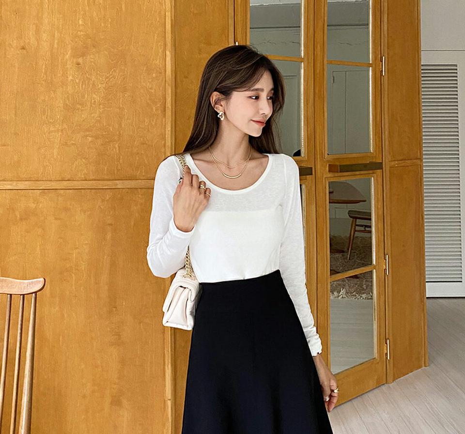Uネック長袖Tシャツ・全5色・t65857 レディース 【tops】韓国ファッション トップス Tシャツ 長袖 Uネック シンプル スリム フィット クロップド丈 ベーシック デイリー 無地 フェミニン 秋 春