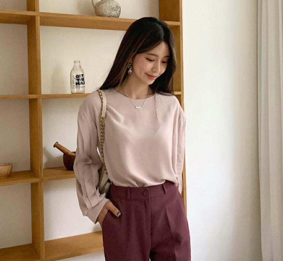 スリーブディテールブラウス・全4色・65862 レディース 【bl】韓国ファッション トップス ブラウス 長袖 大人 ラウンドネック シフォン スリーブ ディテール ボタン 上品 シンプル フェミニン カジュアル 体型カバー 秋 春