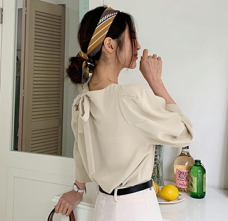 バックリボンパフスリーブブラウス・全3色・b62791 レディース 【bl】韓国ファッション トップス ブラウス 長袖 大人 ラウンドネック リボン パフスリーブ 上品 シンプル フェミニン ガーリー カジュアル 体型カバー 秋 春