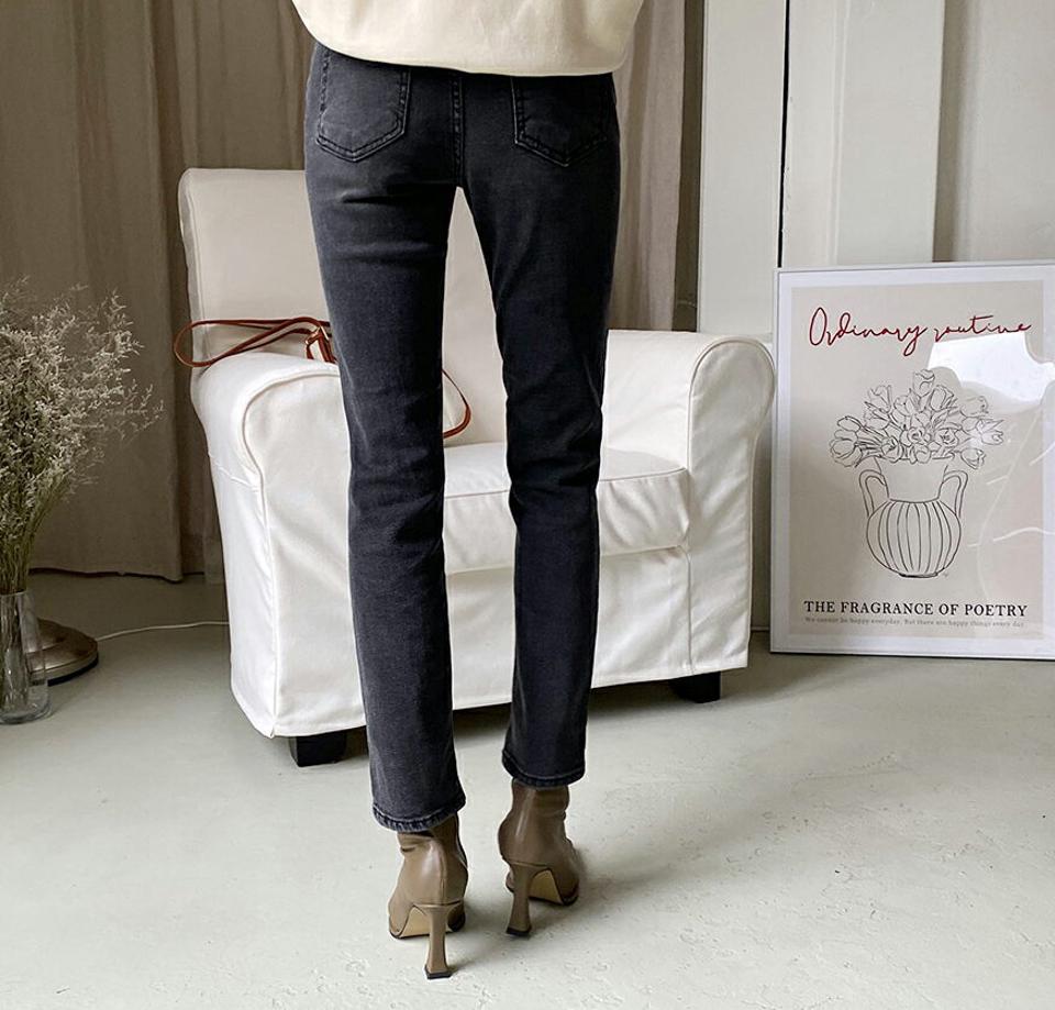 ウエストゴムタイトデニムパンツ・全2色・t62777 レディース 【pt】韓国ファッション ボトムス ロング ロングパンツ デニム スリム デニムパンツ ロング丈 ゴム ボタン ポケット 体型もカバー デイリー 美脚 足長 シンプル 秋 春