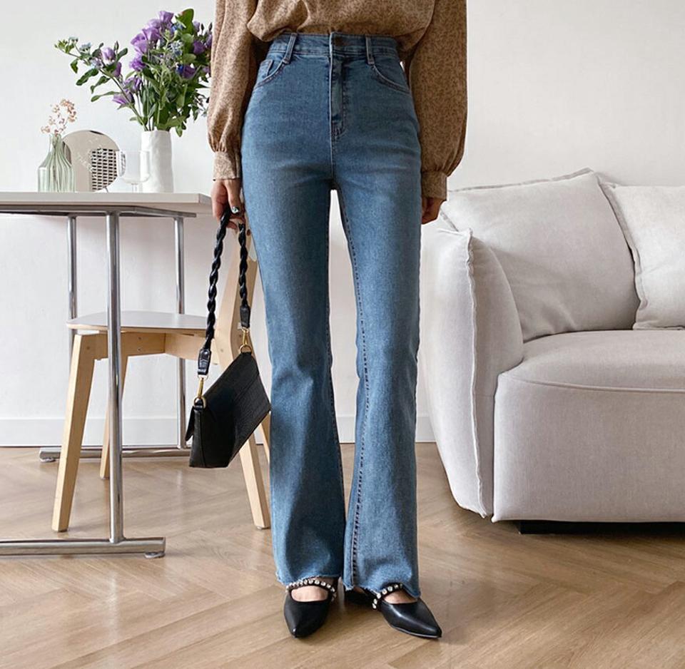 フレアデニムパンツ・全1色・t62744 レディース 【pt】韓国ファッション ボトムス ロング ロングパンツ デニム フレア ロング丈 ボタン ポケット カットオフ ベーシック 体型もカバー デイリー 美脚 足長 シンプル 秋 春