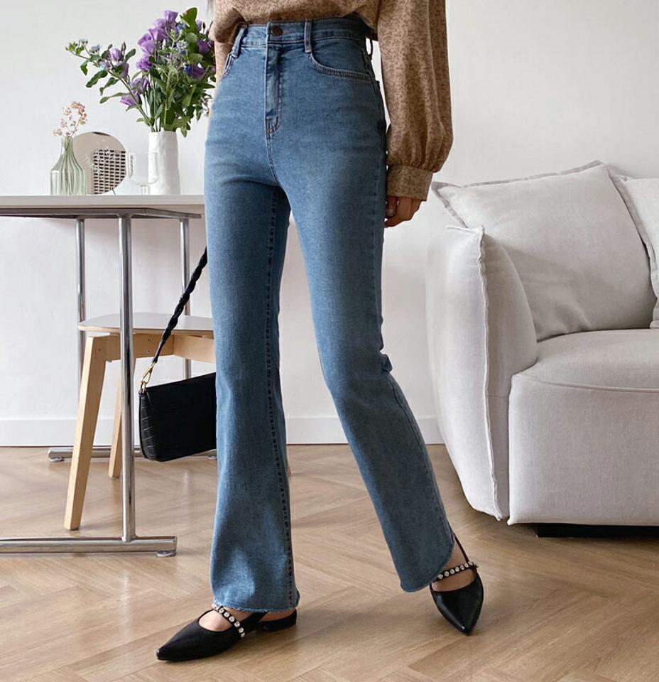 フレアデニムパンツ・全1色・t62744 レディース 【pt】韓国ファッション ボトムス ロング ロングパンツ デニム フレア ロング丈 ボタン ポケット カットオフ ベーシック 体型もカバー デイリー 美脚 足長 シンプル 秋 春