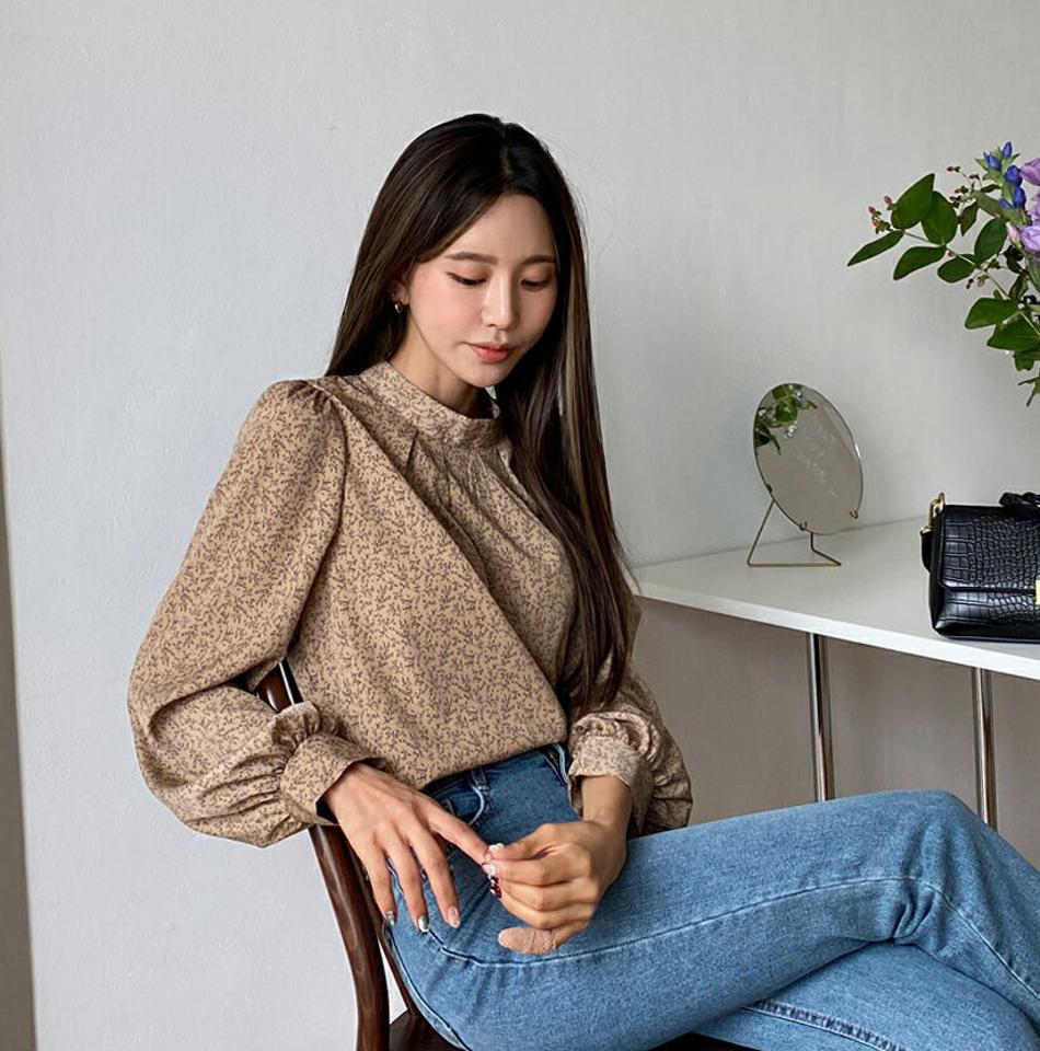 ハーフネックフラワーブラウス・全3色・t62727 レディース 【bl】韓国ファッション トップス ブラウス 長袖 大人 ハーフネック フラワー 花柄 小花柄 上品 タック シンプル フェミニン カジュアル 秋 春