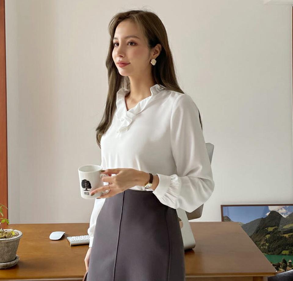ネックフリルボタンブラウス・全3色・t69928 レディース 【bl】トップス ブラウス 長袖 ネックフリル 単色 無地 シンプル 可愛い かわいい オフィスカジュアル フェミニン 襟コン 春 秋 韓国ファッション ハイホリHIHOLLI