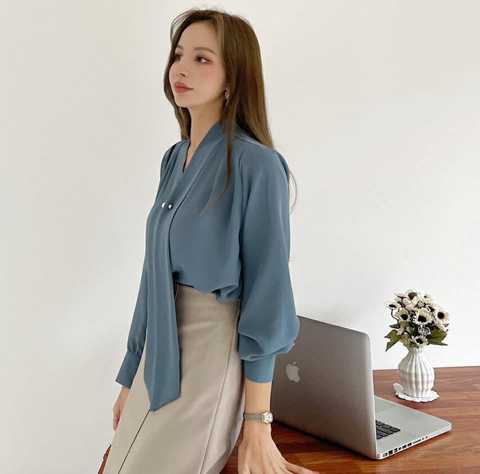 ブローチ付フェイクパールタイブラウス・全3色・t69931 レディース 【bl】トップス ブラウス 長袖 タイ パール 単色 無地 シンプル 大人 フェミニン 春 秋 韓国ファッション HIHOLLI