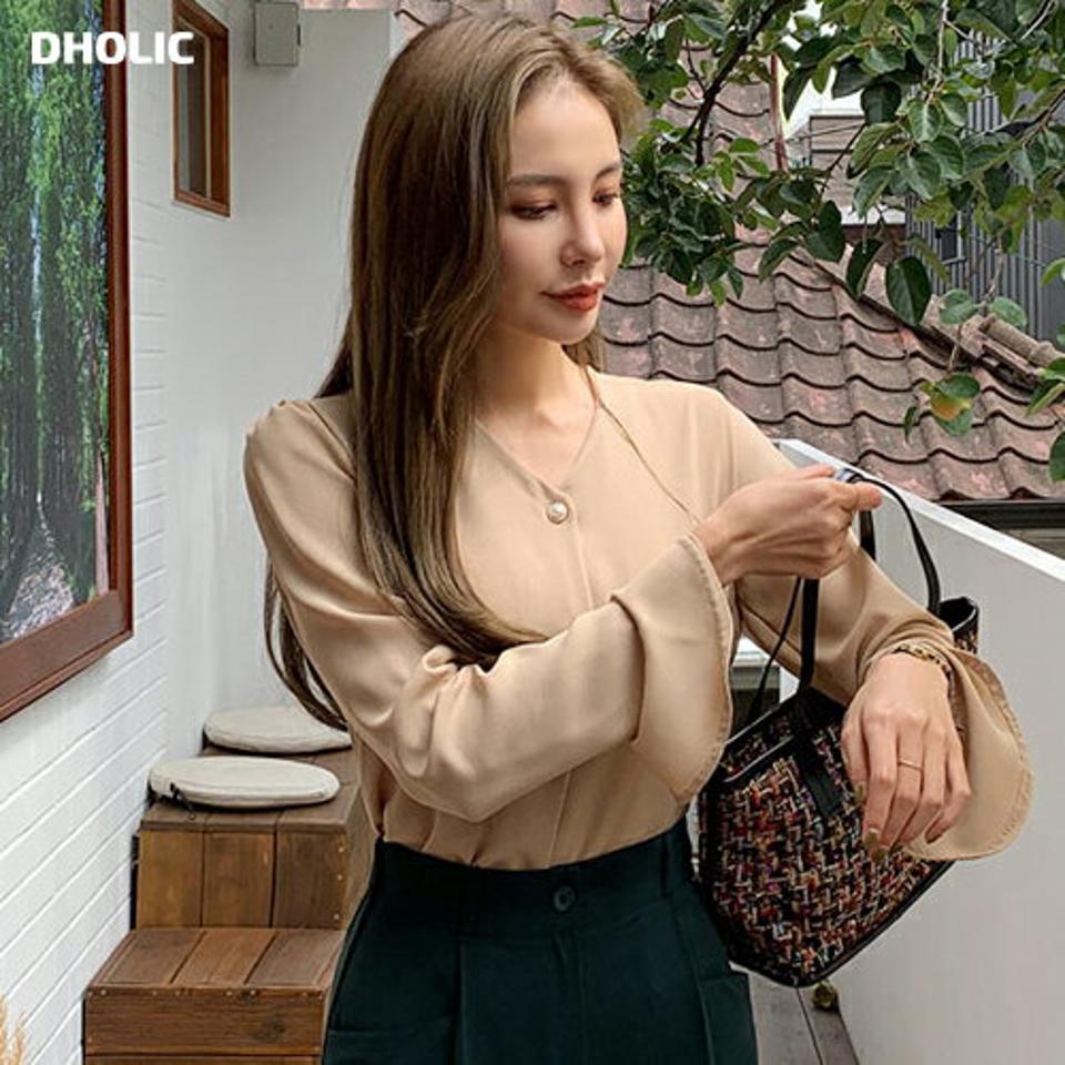 Vネックフェイクパールボタンブラウス・全4色・t69932 レディース 【bl】トップス ブラウス 長袖 パールボタン 単色 無地 シンプル フェミニン 上品 オフィスカジュアル きれいめ Vネック 春 秋 韓国ファッション ハイホリHIHOLLI