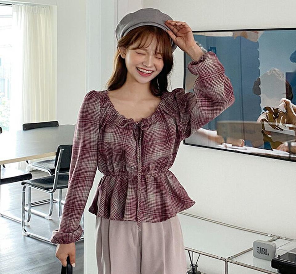 チェック柄ペプラムブラウス・全3色・t00815 レディース 【bl】韓国ファッション トップス ブラウス 長袖 シンプル チェック柄 ペプラム ワイド ストラップ フェミニン ゴム ボタン 上品 細身 ガーリー 春 秋 NIJU
