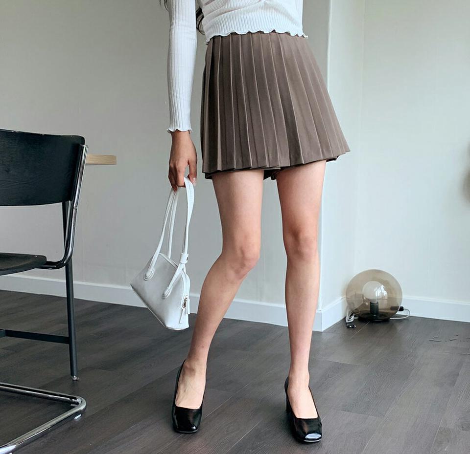 プリーツキュロットショートパンツ・全2色・t00798 レディース 【pt】韓国ファッション ボトムス パンツ ショート ショートパンツ プリーツ キュロット Aライン ベーシック ショート丈 美脚 足長 細身 着痩せ 体型カーバー ガーリー 春 秋 NIJU