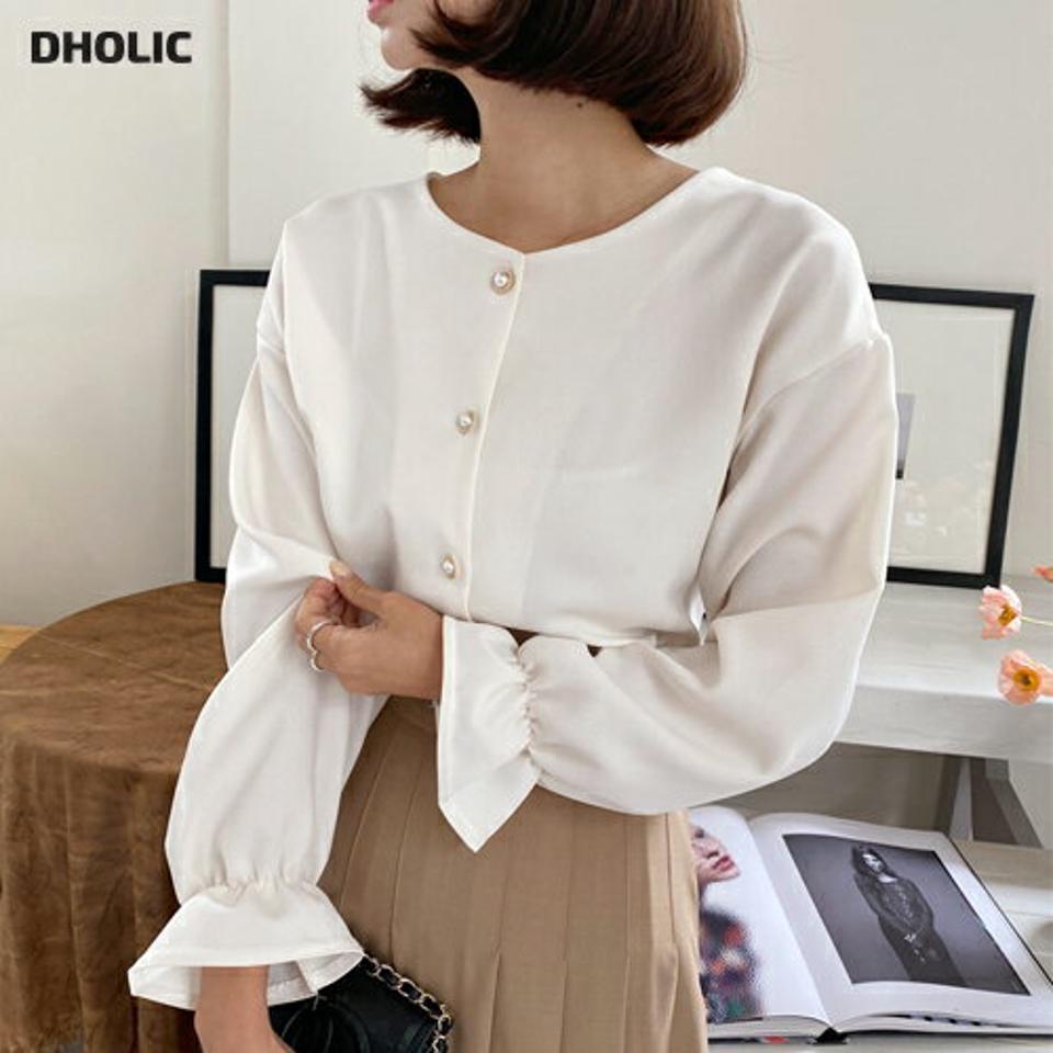 パール調ボタンラウンドネックブラウス・全4色・t64837 レディース 【bl】韓国ファッション トップス ブラウス 長袖 大人 ラウンドネック パール調 ボタン 上品 ウェーブヘム ゴム シンプル フェミニン カジュアル 体型カバー 秋 春