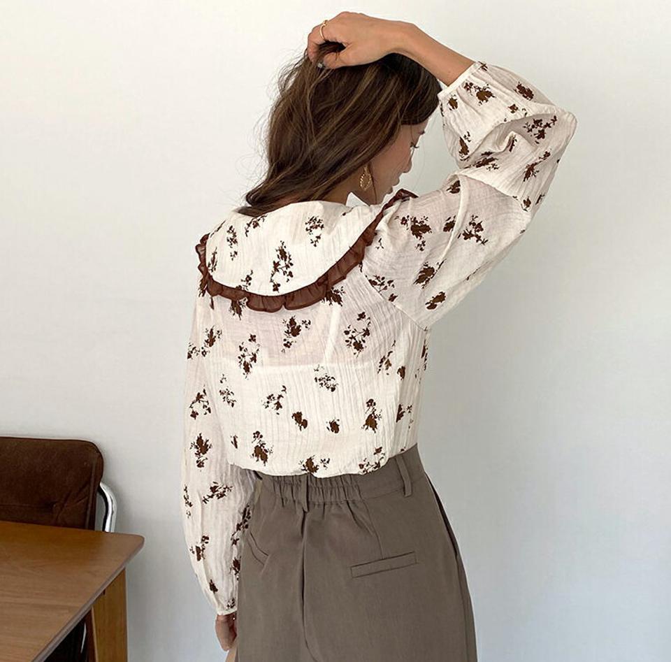 花柄フリルカラーブラウス・全2色・b65895 レディース 【bl】韓国ファッション トップス ブラウス 長袖 大人 ビッグカラー 花柄 フラワー フローラル フリル 襟コン ボタン ガーリー 上品 シンプル フェミニン カジュアル 体型カバー 秋 春