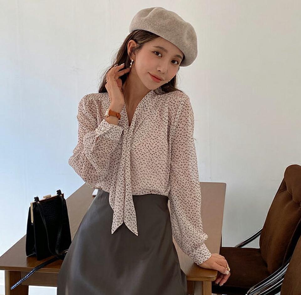 パターンボウタイブラウス・全4色・b65897 レディース 【bl】韓国ファッション トップス ブラウス 長袖 大人 Vネック パターン ボウタイ ユニーク ループ ボタン パール調 上品 シンプル フェミニン カジュアル 秋 春