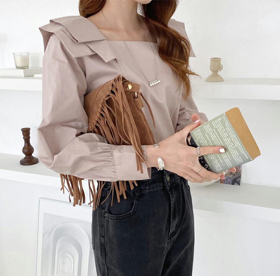 スクエアネックカラーブラウス・全3色・b70012 レディース 【bl】トップス ブラウス 長袖 スクエアネック デコルテ 鎖骨 単色 無地 フェミニン かわいい 春 秋 韓国ファッション ハイホリHIHOLLI