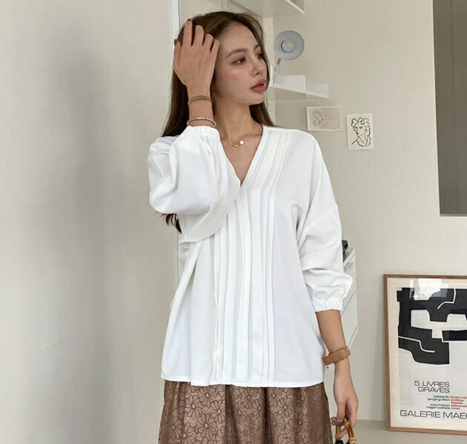 Vネックプリーツディテールブラウス・全3色・b00296 レディース 【bl】トップス ブラウス 七分丈 七分袖 7分丈 7分袖 Vネック プリーツ フェミニン 大人 春 秋 韓国ファッション ハイホリHIHOLLI