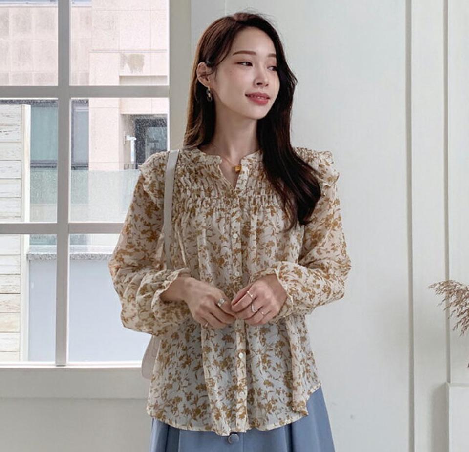 シャーリングフリルフラワーボタンブラウス・全3色・t00300 レディース 【bl】トップス ブラウス 長袖 花柄 フリル シャーリング フェミニン 上品 かわいい 大人 春 秋 韓国 ファッション ハイホリHIHOLLI