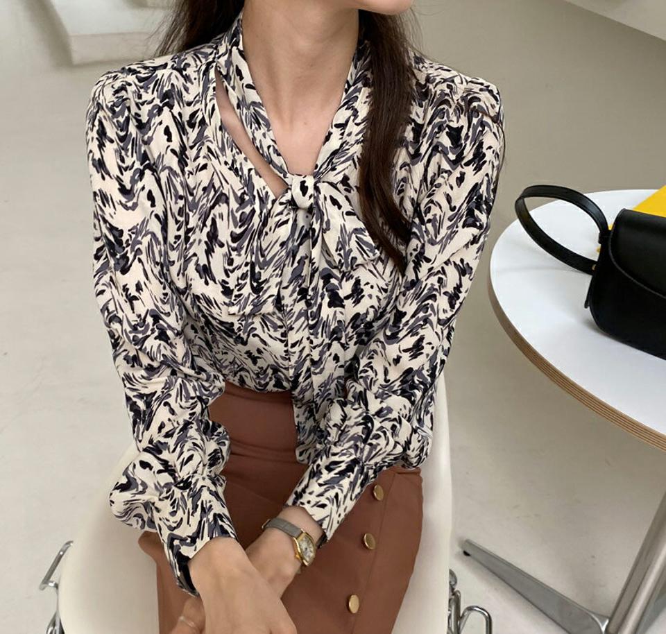 リボンネックパターンブラウス・全2色・b00301 レディース 【bl】トップス ブラウス 長袖 りぼん 総柄 大人 Vネック モダン シック 春 秋 韓国 ファッション ハイホリHIHOLLI