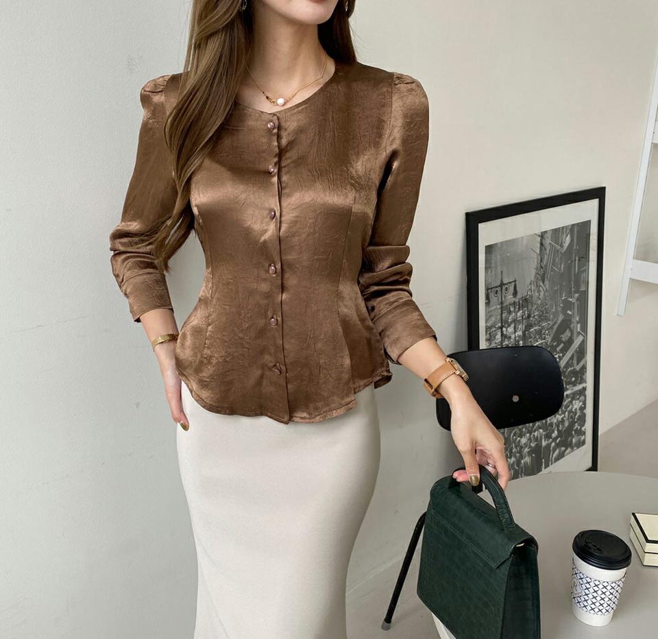 サテンボタンブラウス・全3色・b00303 レディース 【bl】トップス ブラウス 長袖 サテン 単色 無地 シンプル フェミニン 光沢 春 秋 韓国 ファッション ハイホリHIHOLLI