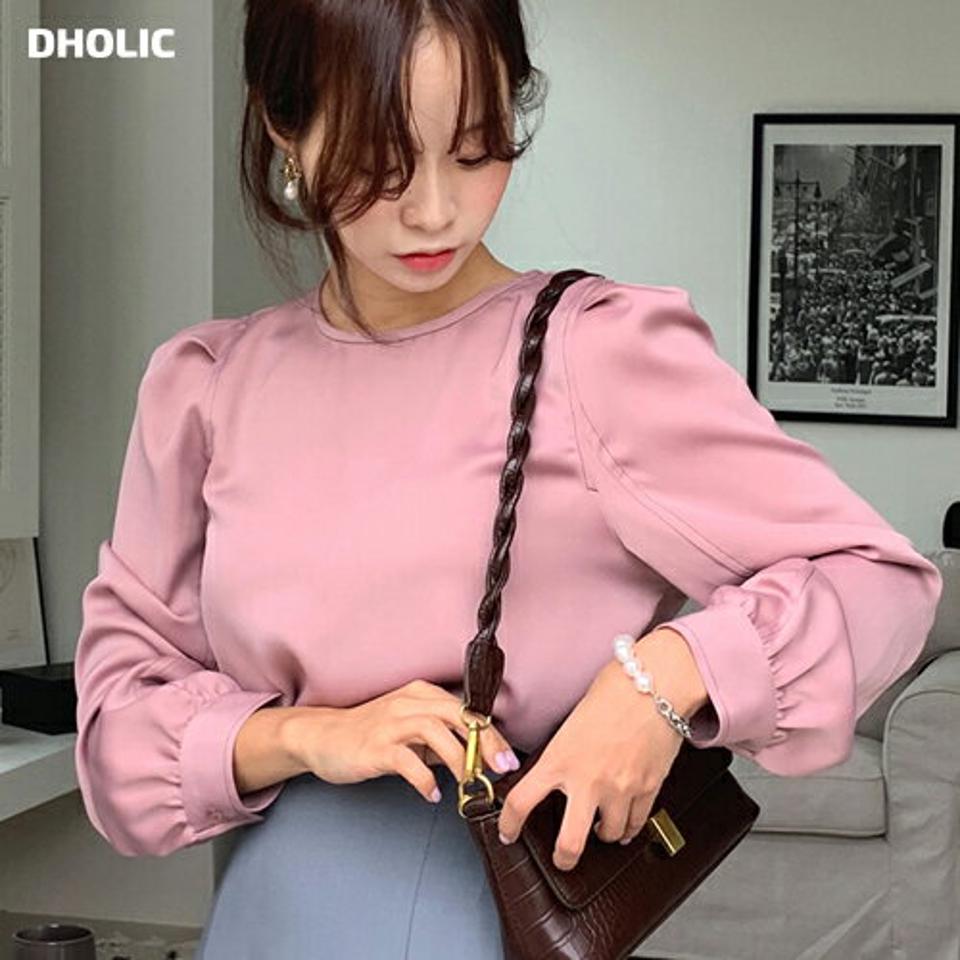 ステッチカフスパフブラウス・全3色・t58114 レディース 【bl】韓国ファッション トップス ブラウス 長袖 大人 ラウンドネック サテン 光沢 上品 ステッチ タック パフスリーブ フェミニン カジュアル 秋 春