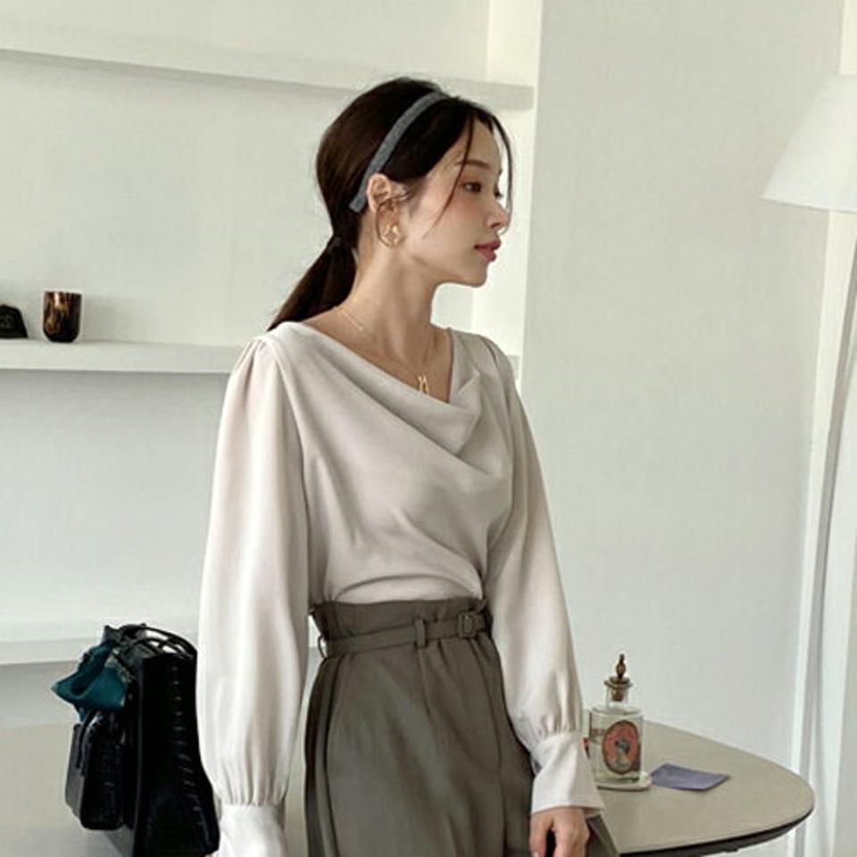 【タイム特価】ドレープネックソフトブラウス・全3色・b70182 レディース 【bl】 トップス ブラウス 長袖 大人 ドレープネック ボタン 襟コン 上品 フェミニン カジュアル デコルテ 学校行事 オフィスカジュアル 春 秋 韓国ファッション ハイホリHIHOLLI【TS】セール