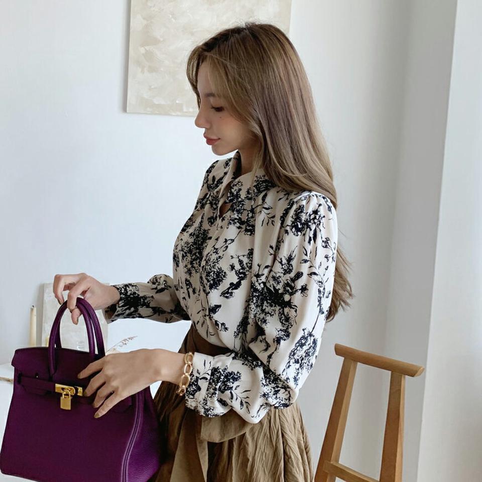 スリットネックプリントカラーブラウス・全2色・t70080 レディース 【bl】 トップス ブラウス 長袖 大人 ユニーク プリント シャツブラウス ラーネック シャツ 上品 フェミニン カジュアル 春 秋 韓国ファッション ハイホリHIHOLLI