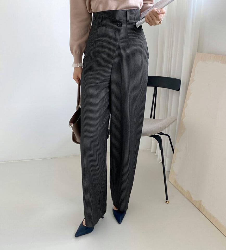 ストライプラップ風パンツ・全2色・t70099 レディース 【pt】 ボトムス ロング ロングパンツ ベーシック ラップ風 ピンストライプ ストレート スリム 体型カバー 足長 着痩せ オフィスカジュアル 春 秋 韓国ファッション ハイホリHIHOLLI
