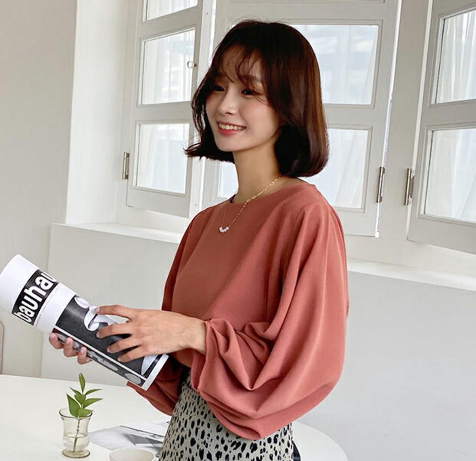 【タイム特価】ギャザースリーブブラウス・全3色・t65483 レディース 【bl】韓国ファッション トップス ブラウス 長袖 大人 ラウンドネック ルーズ ワイド ロング丈 上品 フェミニン カジュアル 学校行事 オフィスカジュアル ガーリー 秋 春 【TS】セール