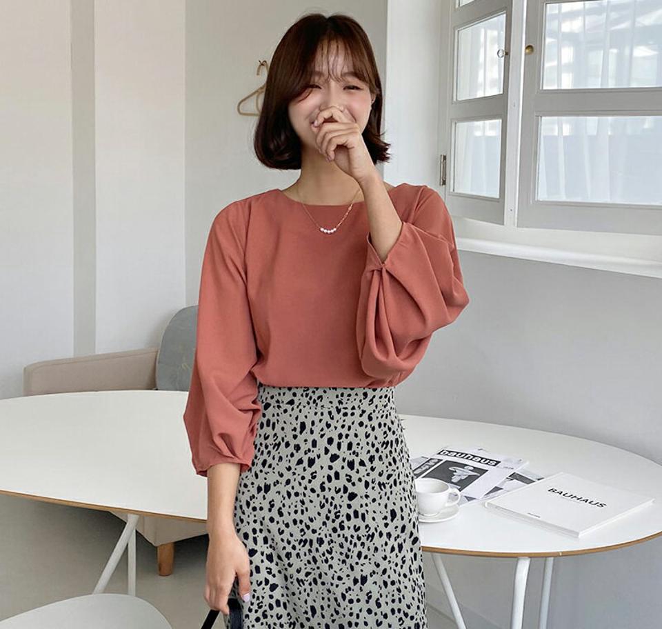 【タイム特価】ギャザースリーブブラウス・全3色・t65483 レディース 【bl】韓国ファッション トップス ブラウス 長袖 大人 ラウンドネック ルーズ ワイド ロング丈 上品 フェミニン カジュアル 学校行事 オフィスカジュアル ガーリー 秋 春 【TS】セール