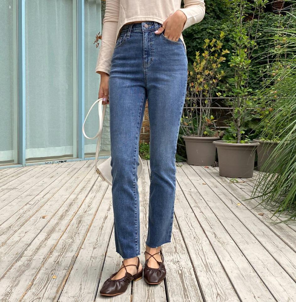 フレアデニムパンツ・全1色・t62777 レディース 【pt】韓国ファッション ボトムス ロング ロングパンツ デニム フレア デニムパンツ ロング丈 カットオフ ボタン ポケット ルーズ 体型もカバー デイリー 美脚 足長 シンプル 秋 春