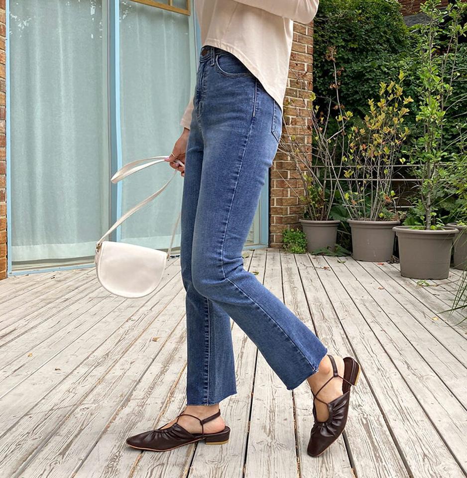 フレアデニムパンツ・全1色・t62777 レディース 【pt】韓国ファッション ボトムス ロング ロングパンツ デニム フレア デニムパンツ ロング丈 カットオフ ボタン ポケット ルーズ 体型もカバー デイリー 美脚 足長 シンプル 秋 春