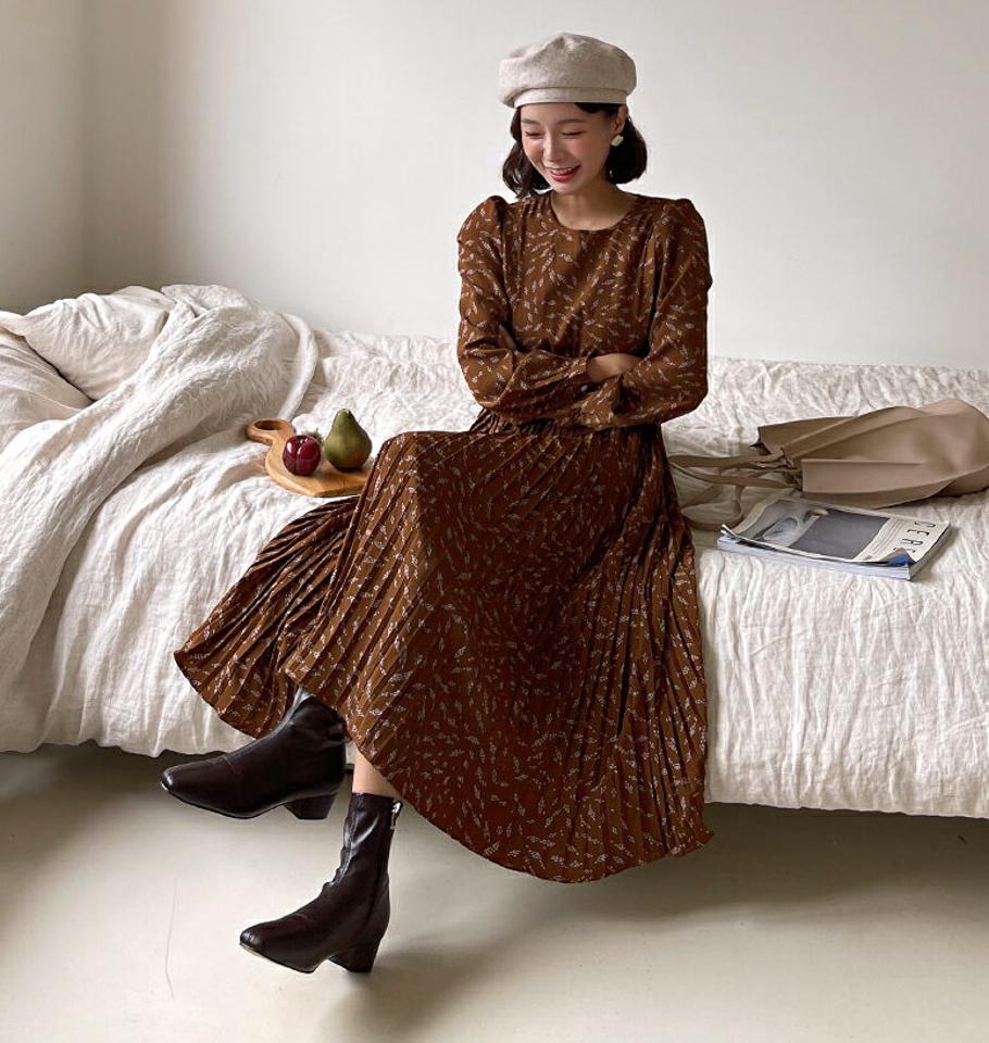 パターンプリーツワンピース・全3色・b62767 レディース 【ops】韓国ファッション ワンピース ロング ロングワンピース 大人 ラウンドネック ムギパターン プリーツ カフス フレア ロング丈 シンプル フェミニン 体型カバー 秋 春