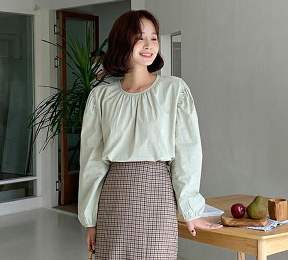 ラウンドギャザーブラウス・全3色・t62760 レディース 【bl】韓国ファッション トップス ブラウス 長袖 大人 ラウンドネック ギャザー ルーズ ロング丈 上品 シンプル フェミニン カジュアル 体型カバー ガーリー 秋 春